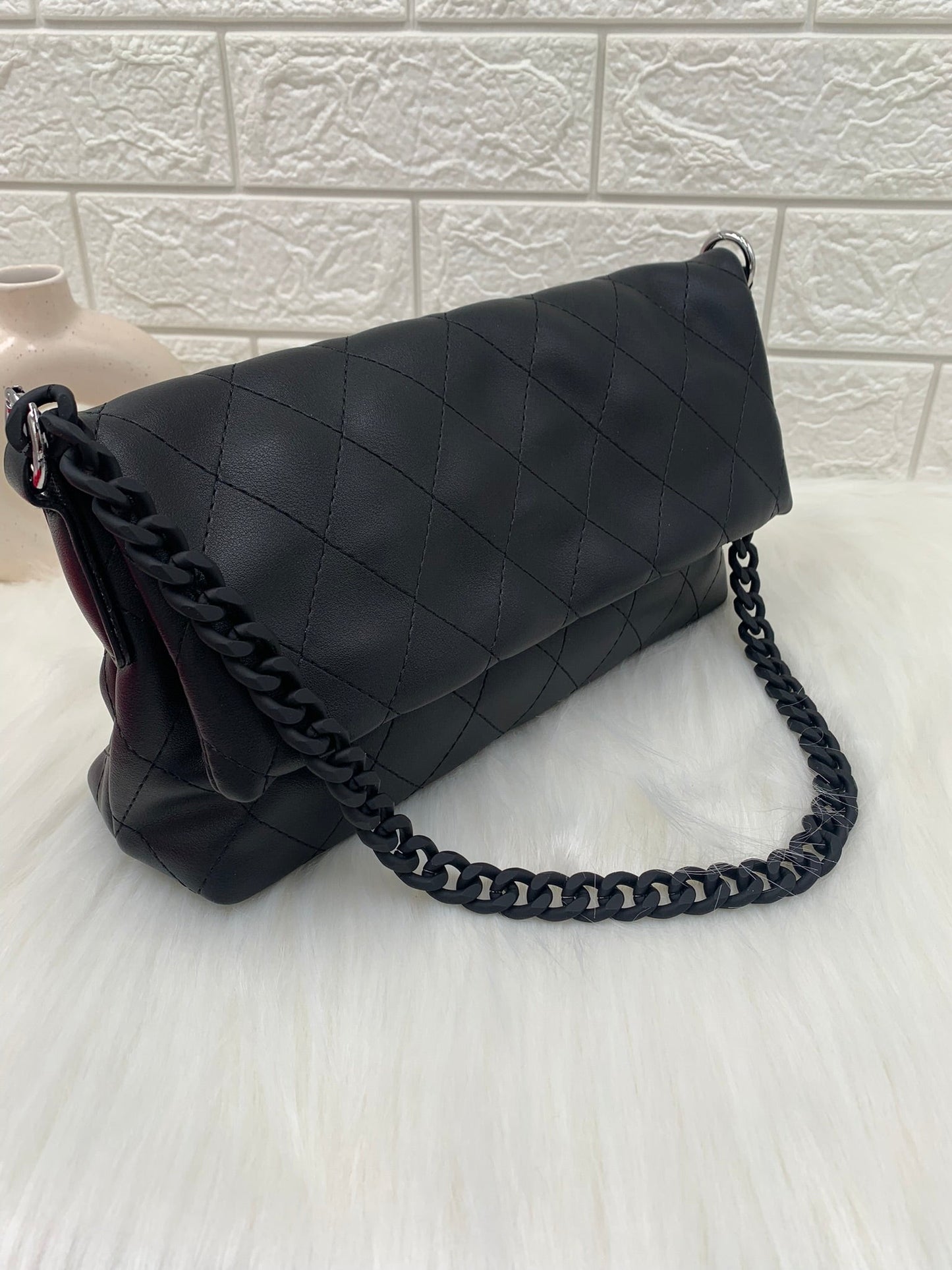 Women Black Solid Sling Stylish Look With Mate chain Shoulder Bag